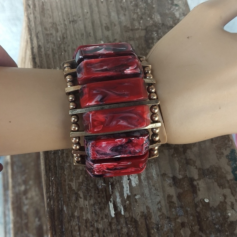 Red marble look bracelet. Beaded accents, heavy